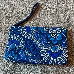 vera bradley wristlet